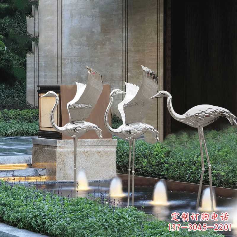 广西鹤雕塑-公园不锈钢镜面喷泉中的鹤雕塑